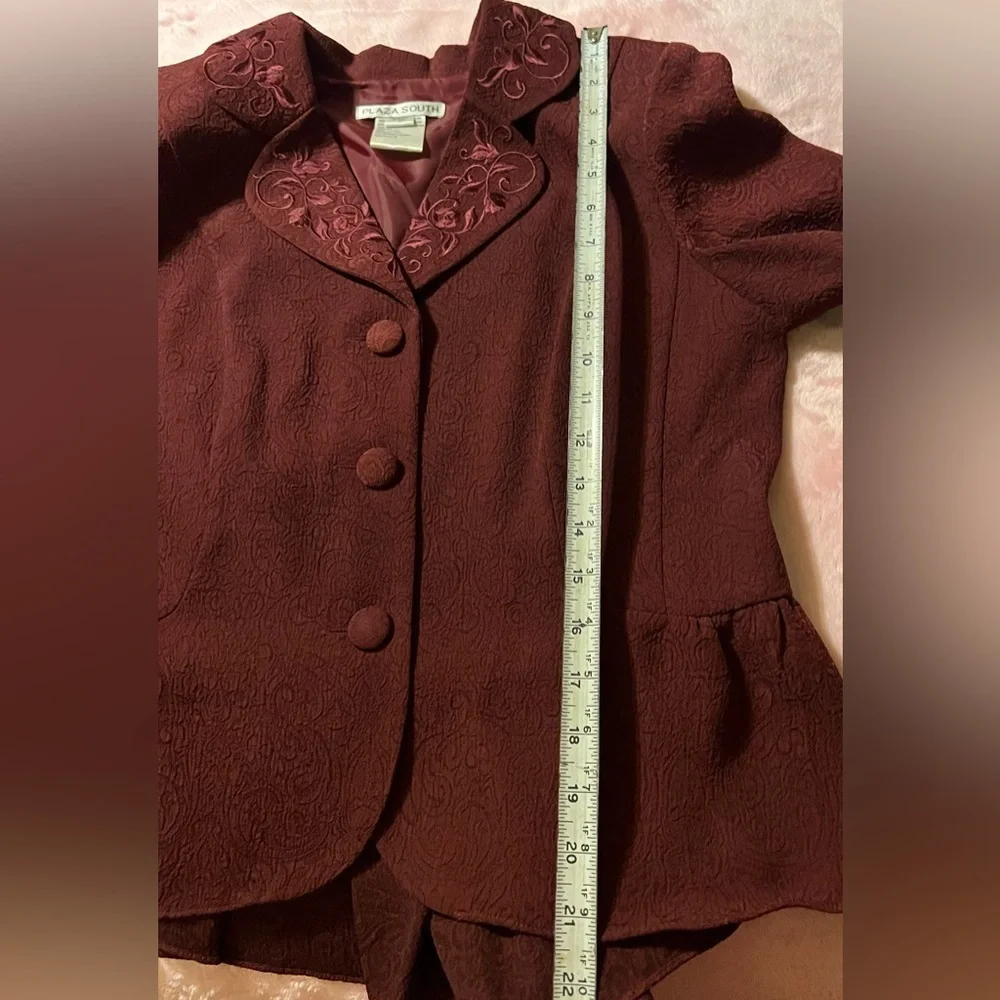 EUC Elegant burgundy woman's suit Women’s size 10